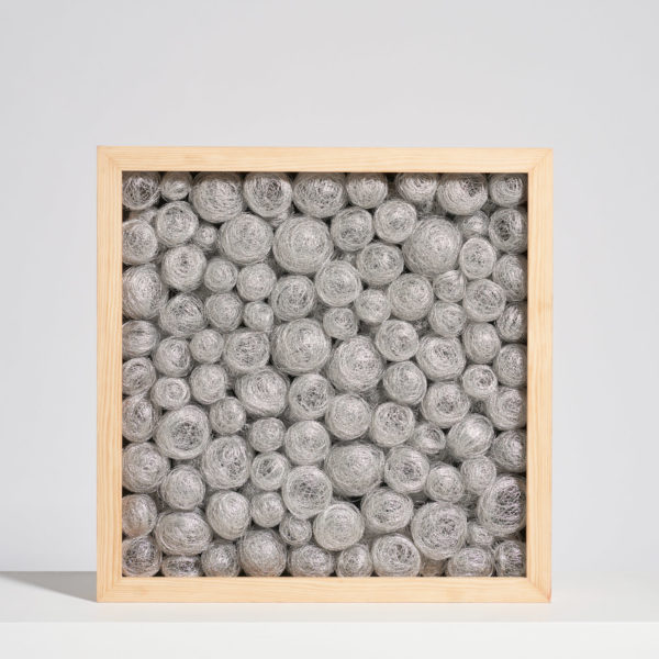 É - Panta rei 2, 2021, metal mesh and wood, 54 x 54 x 9 cm