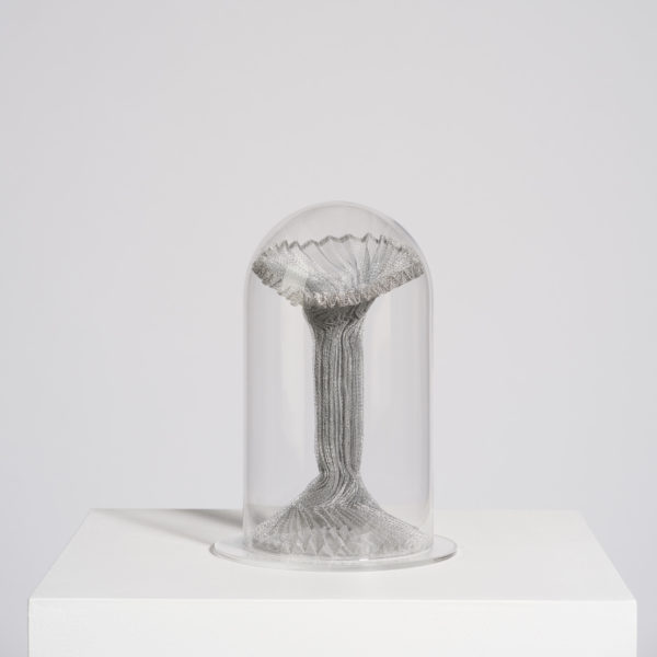 É - Panta rei 21, 2021, metal mesh, glass and methacrylate, 26 x 18 x 18 cm